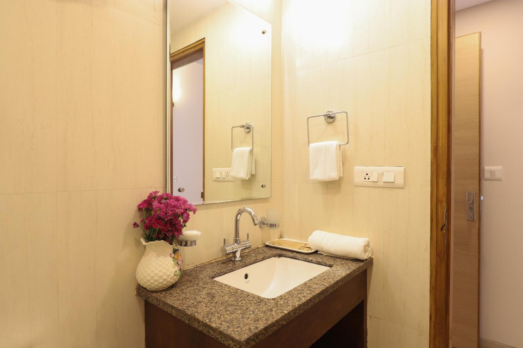 Veera Strand Park Serviced Apartments Near Calangute Esterno foto