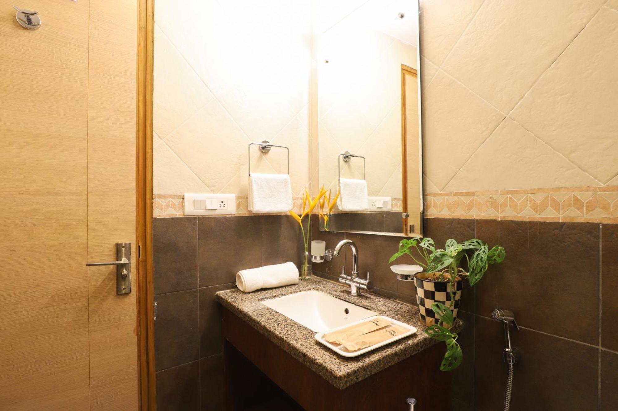 Veera Strand Park Serviced Apartments Near Calangute Esterno foto
